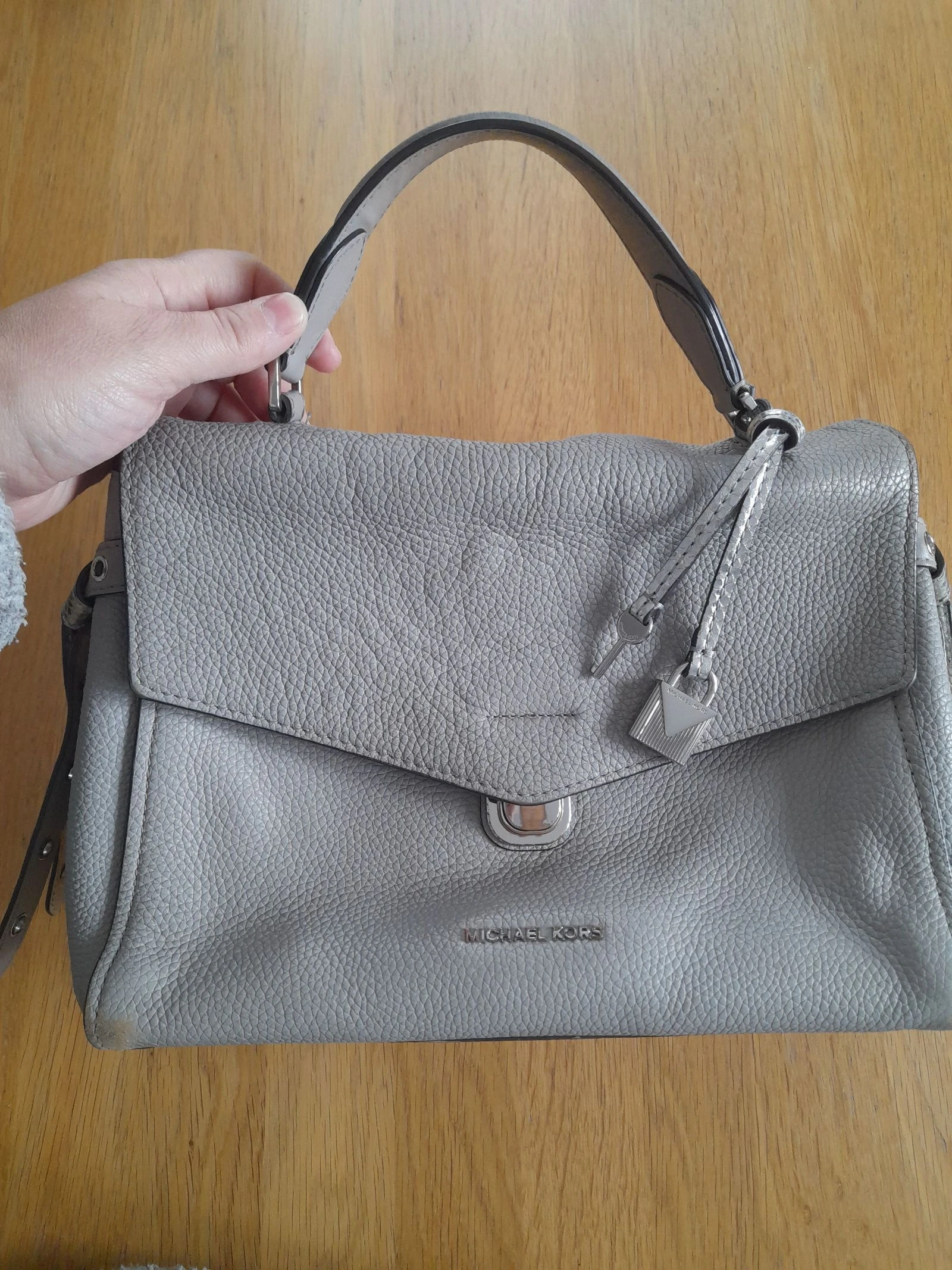 Mala Michael Kors Bristol em Pele Cinzenta 🩶 